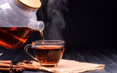 مضرات نوشیدن چای چیست؟