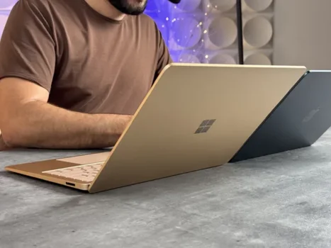 مقایسه سرفیس لپ تاپ ۷ با مک بوک ایر M3